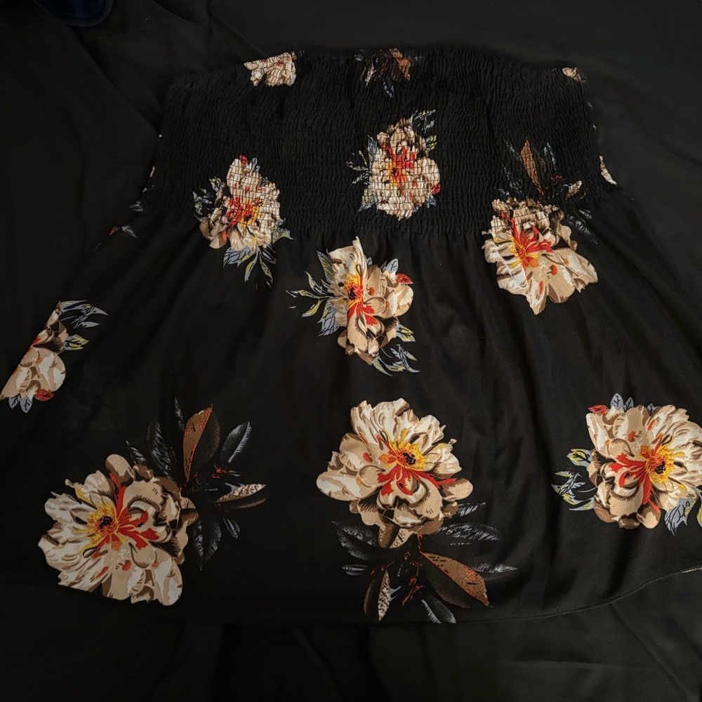 Women’s SHEIN Curve 3XL strapless top with elasticized bodice black with flowers